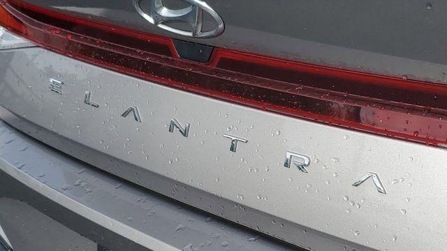 2023 Hyundai ELANTRA SE