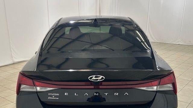 2023 Hyundai ELANTRA SE