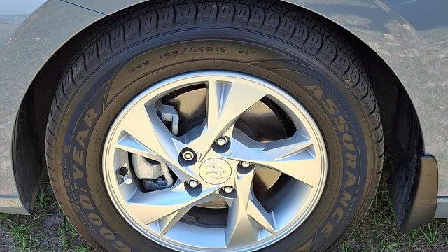 2022 Hyundai ELANTRA SE