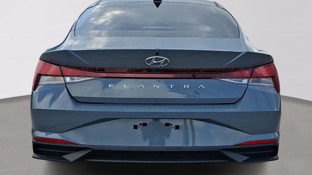 2022 Hyundai ELANTRA SE