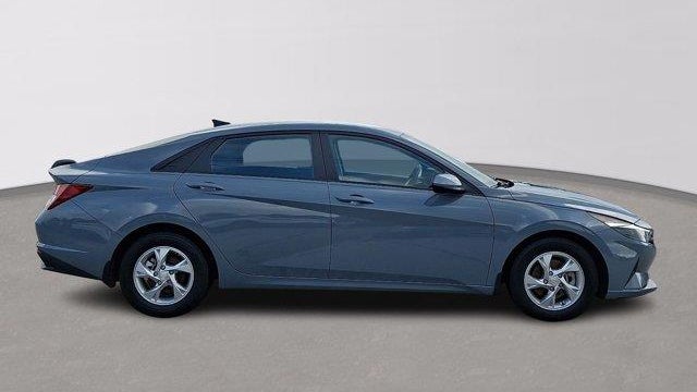 2022 Hyundai ELANTRA SE