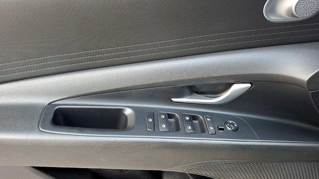 2022 Hyundai ELANTRA SE