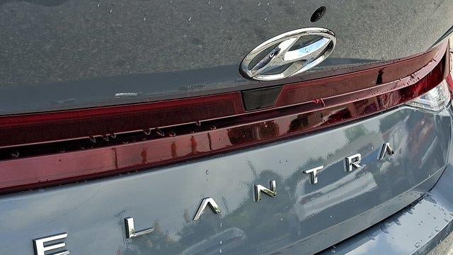 2022 Hyundai ELANTRA SE