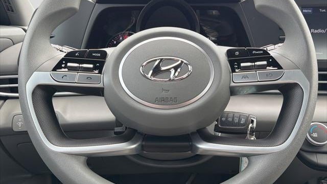 2023 Hyundai ELANTRA SE