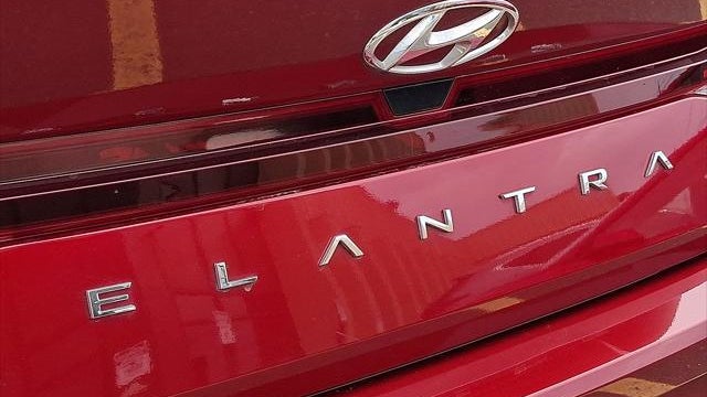 2023 Hyundai ELANTRA SE