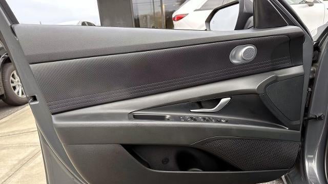 2023 Hyundai ELANTRA SE