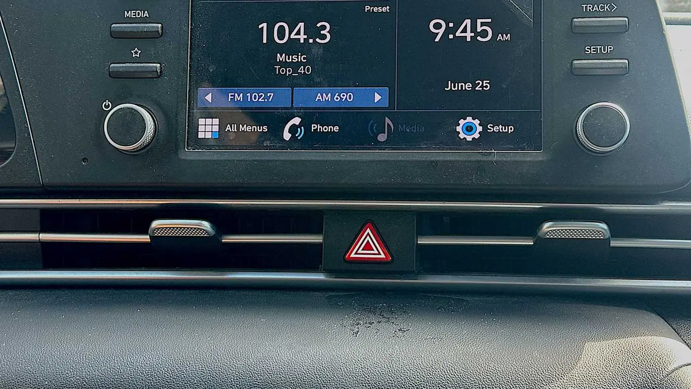 2023 Hyundai ELANTRA SE