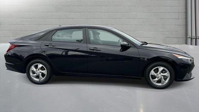 2023 Hyundai ELANTRA SE