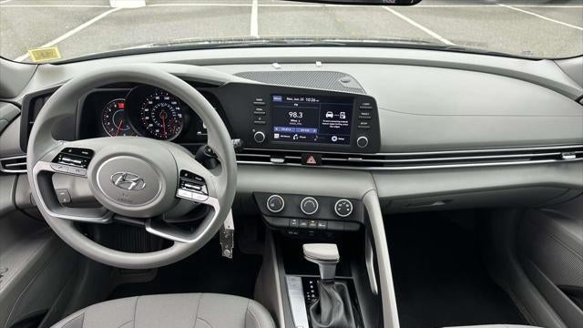 2023 Hyundai ELANTRA SE