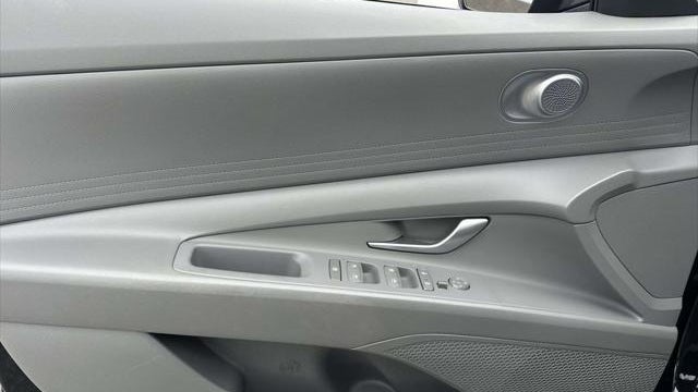 2023 Hyundai ELANTRA SE