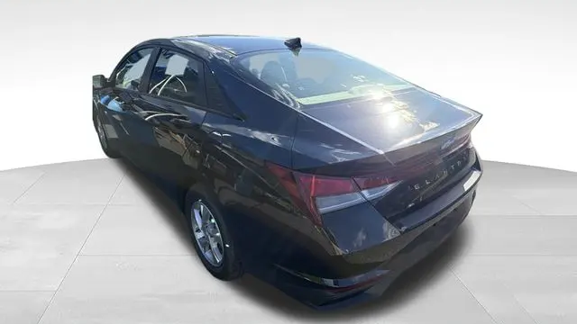2023 Hyundai ELANTRA SE