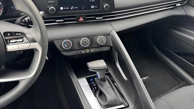 2023 Hyundai ELANTRA SE