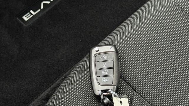 2023 Hyundai ELANTRA SE