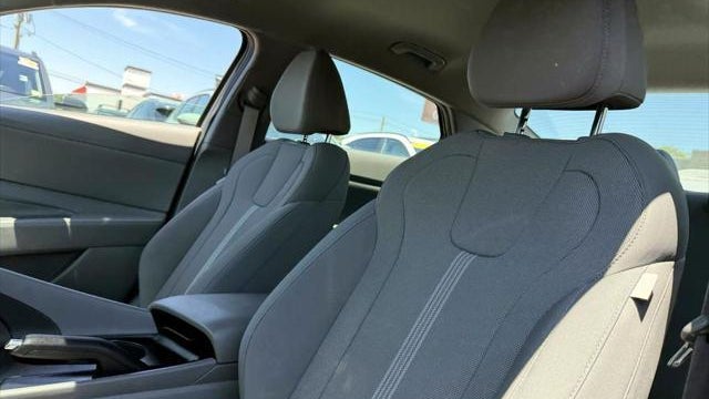2023 Hyundai ELANTRA SE
