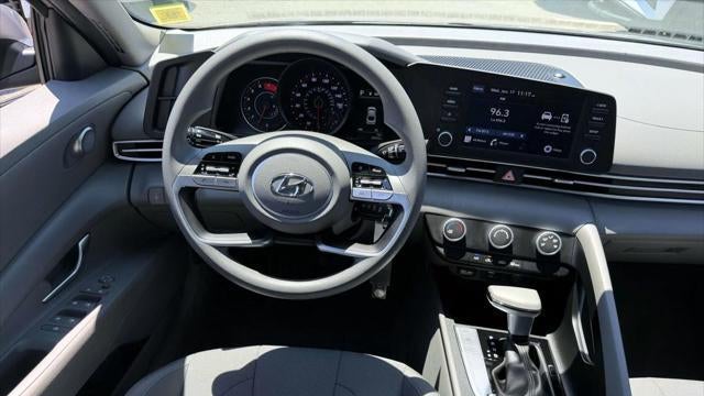 2023 Hyundai ELANTRA SE
