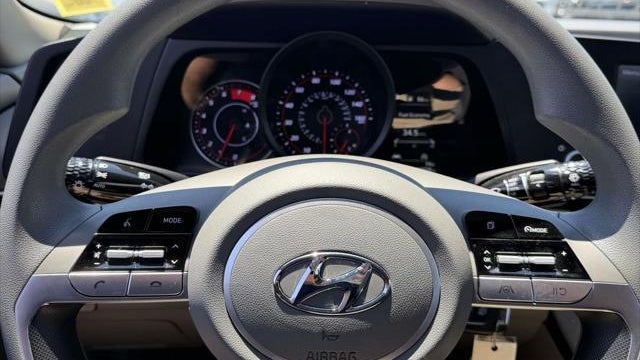 2023 Hyundai ELANTRA SE