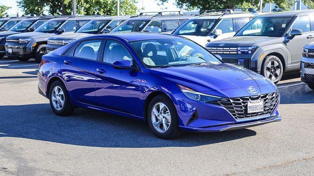 2023 Hyundai ELANTRA SE