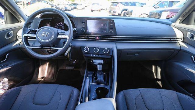 2023 Hyundai ELANTRA SE