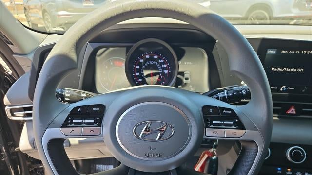 2023 Hyundai ELANTRA SE
