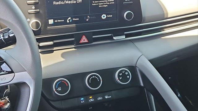 2023 Hyundai ELANTRA SE