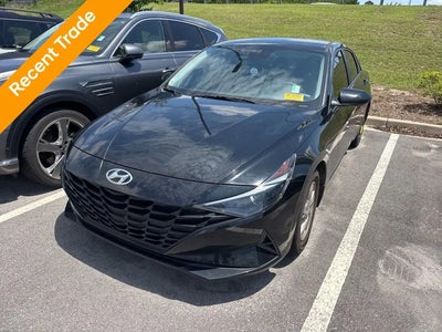 2022 Hyundai Elantra SE 4DR Sedan