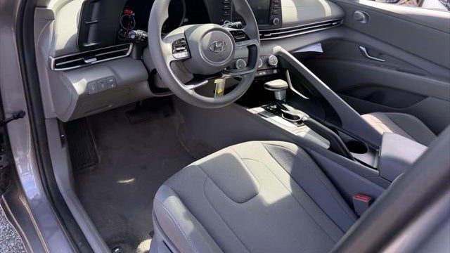 2023 Hyundai ELANTRA SE