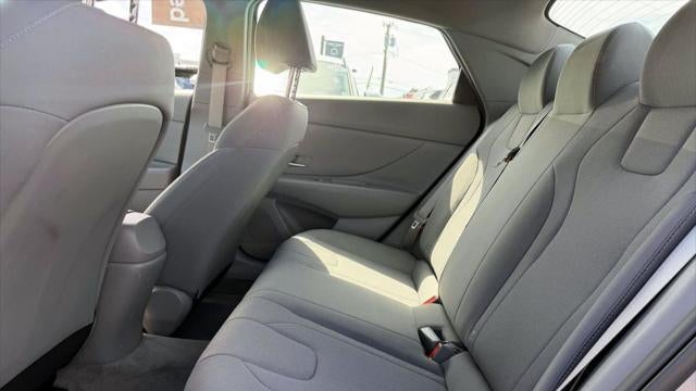 2023 Hyundai ELANTRA SE