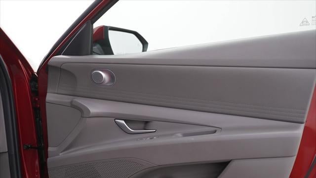 2023 Hyundai ELANTRA SE