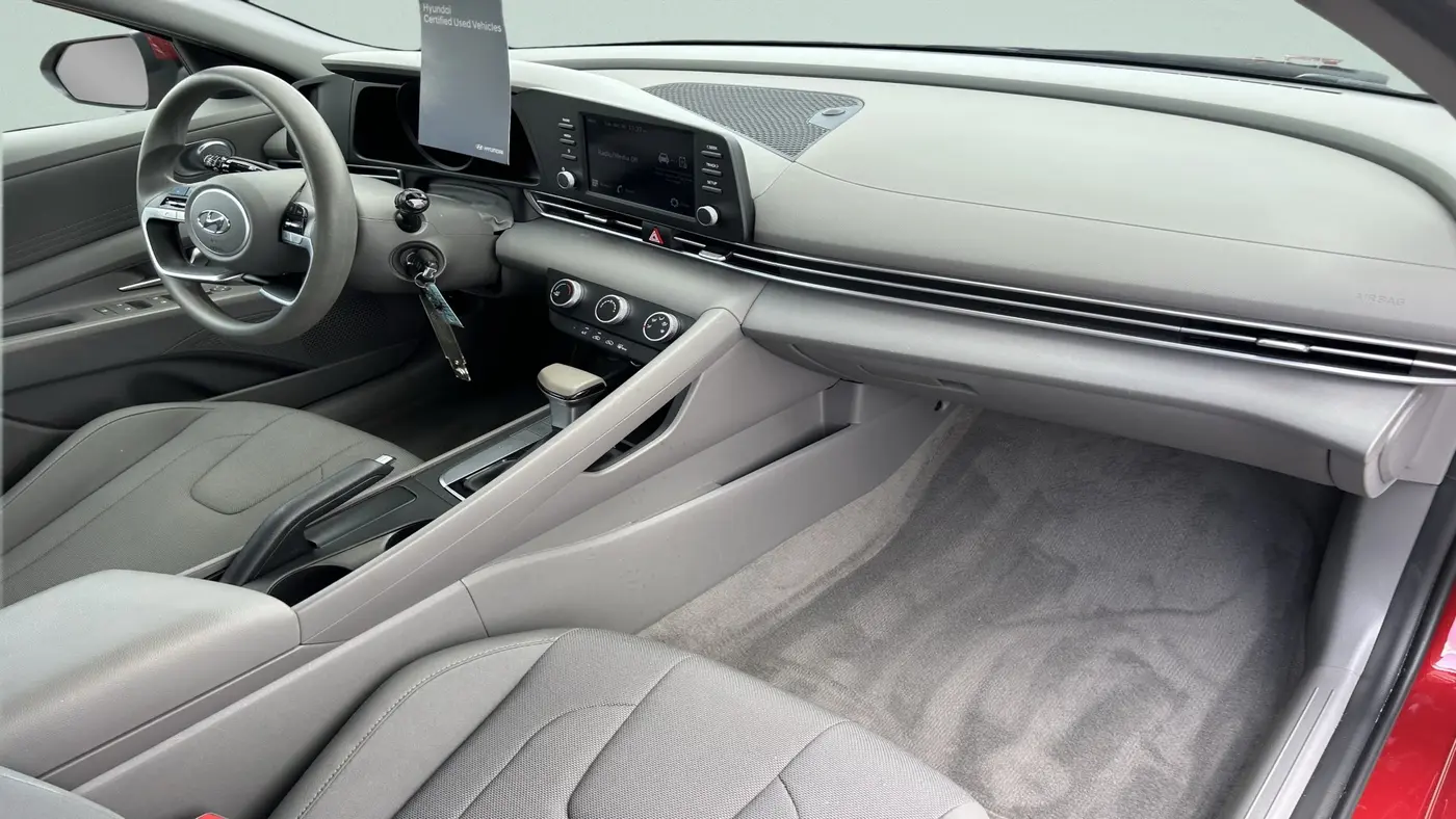 2023 Hyundai ELANTRA SE