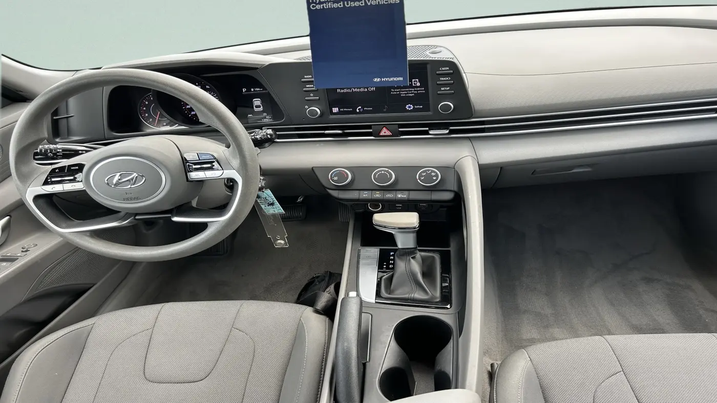 2023 Hyundai ELANTRA SE