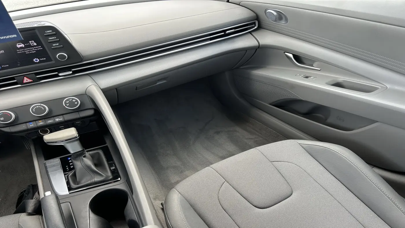 2023 Hyundai ELANTRA SE