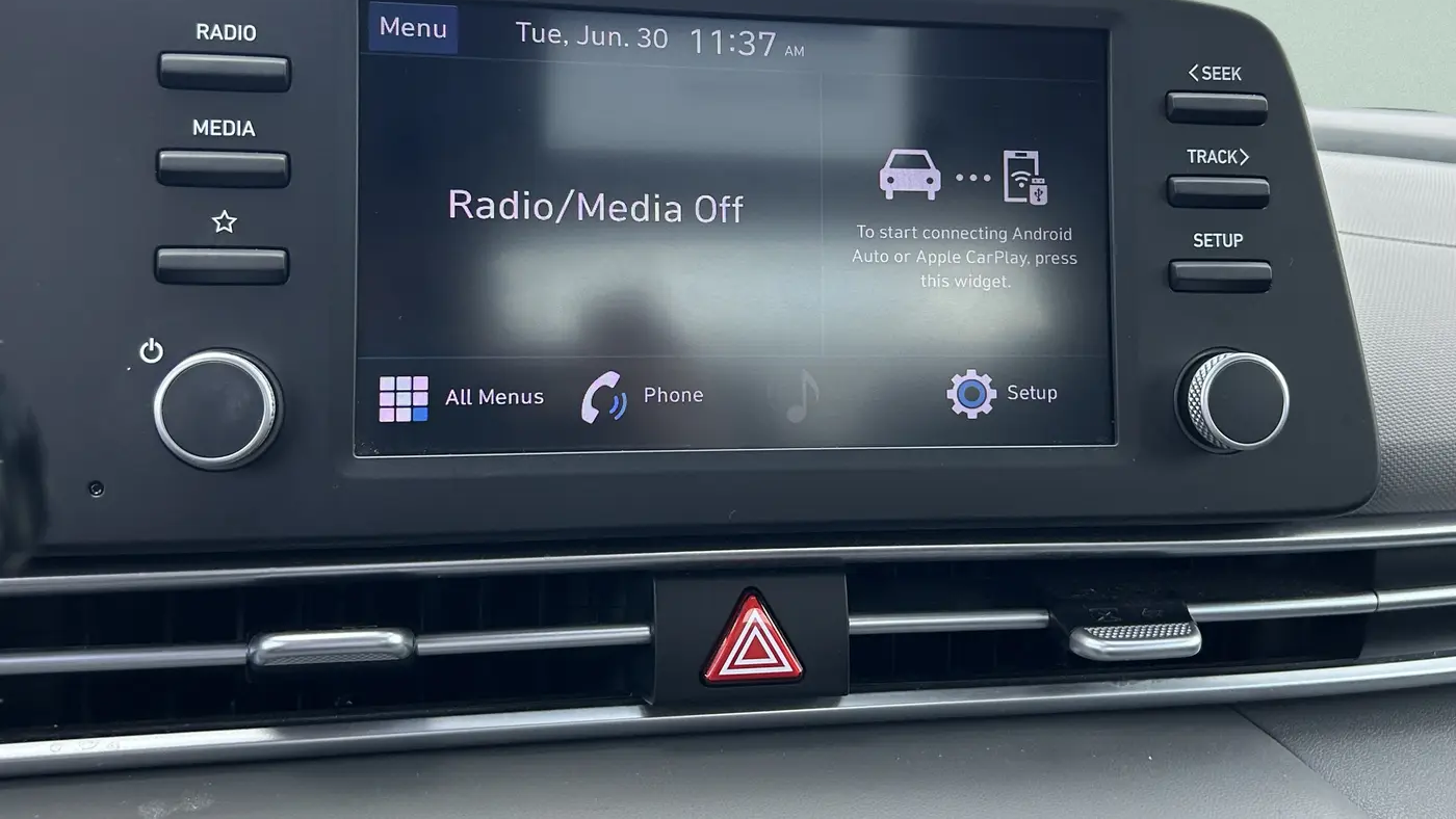 2023 Hyundai ELANTRA SE