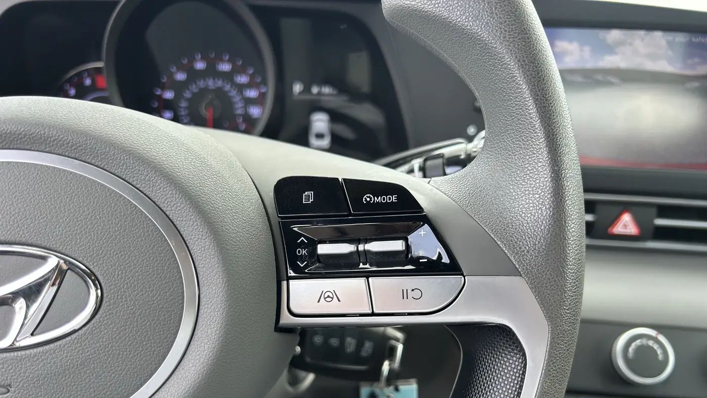 2023 Hyundai ELANTRA SE