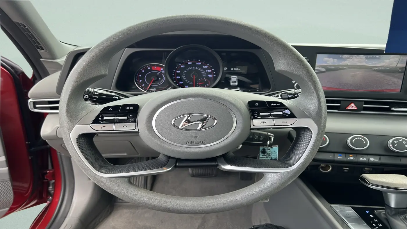 2023 Hyundai ELANTRA SE