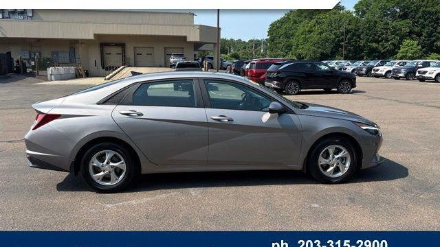 2023 Hyundai ELANTRA SE