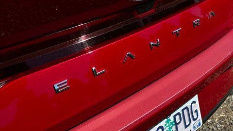 2023 Hyundai ELANTRA SE