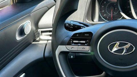 2023 Hyundai ELANTRA SE