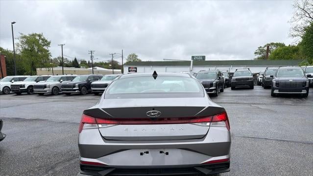 2023 Hyundai ELANTRA SE