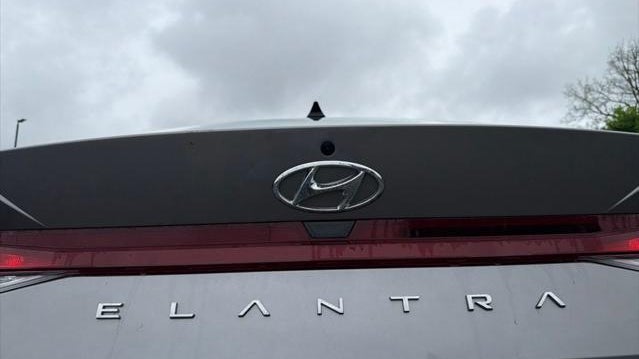 2023 Hyundai ELANTRA SE