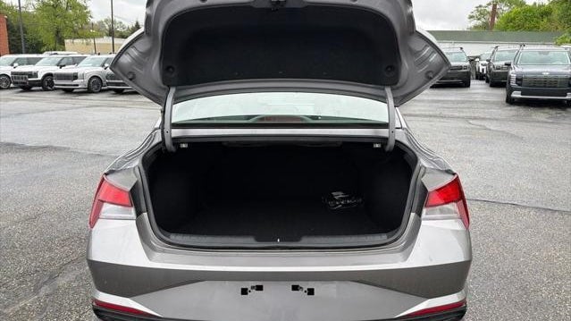 2023 Hyundai ELANTRA SE