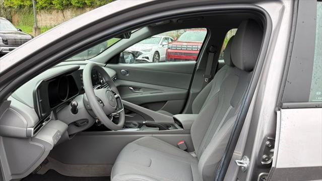 2023 Hyundai ELANTRA SE