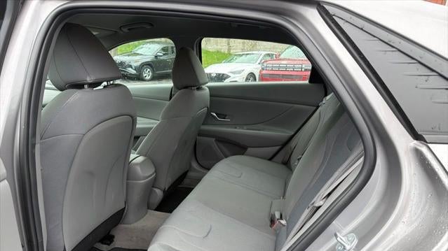 2023 Hyundai ELANTRA SE