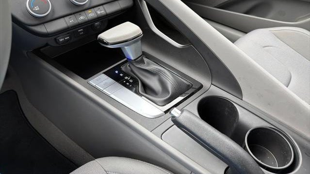 2023 Hyundai ELANTRA SE