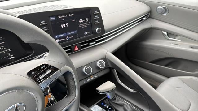 2023 Hyundai ELANTRA SE