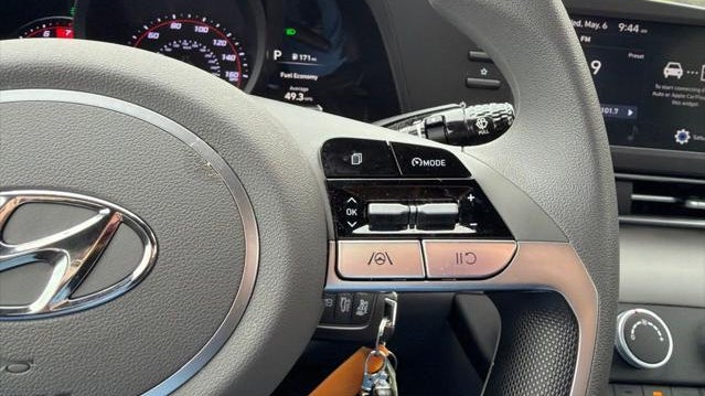 2023 Hyundai ELANTRA SE