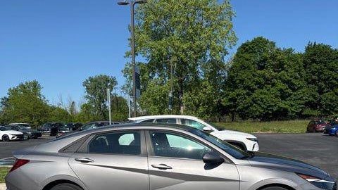 2023 Hyundai ELANTRA SE
