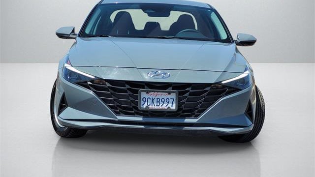 2022 Hyundai ELANTRA SE