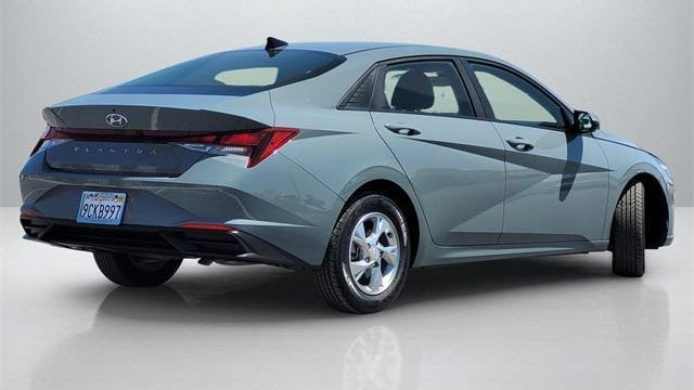 2022 Hyundai ELANTRA SE