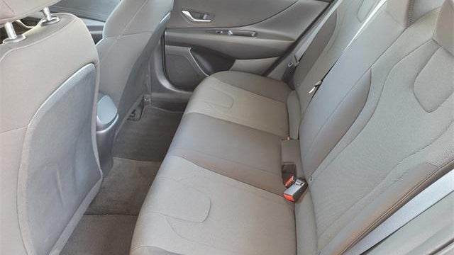 2022 Hyundai ELANTRA SE