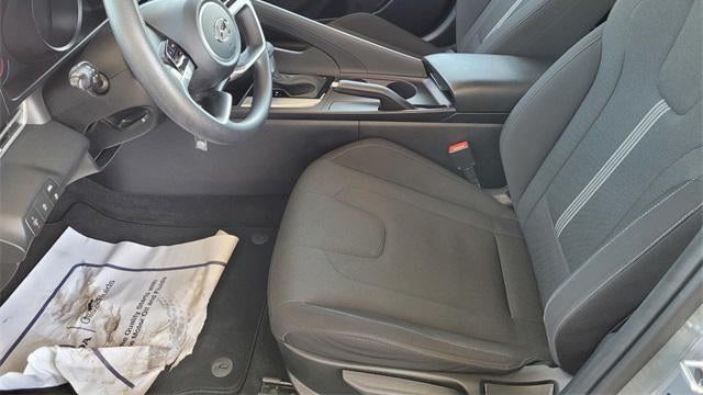 2022 Hyundai ELANTRA SE